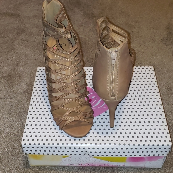 Women's High Heel Shoes - Picture 2 of 2